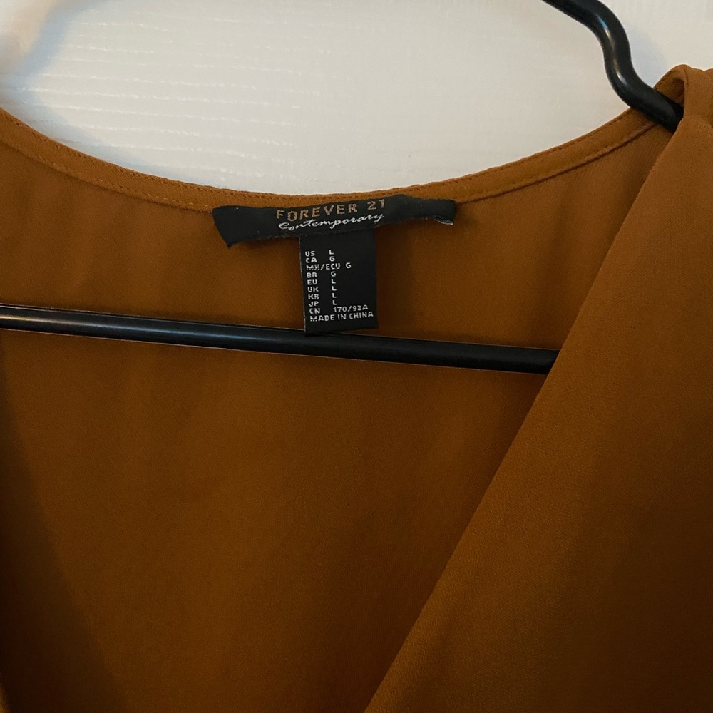 Flattering Rust Top - Picture 2 of 3